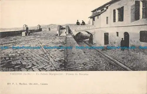 R093516 Cannes. Ile Sainte Marguerite. Prison de Bazaine