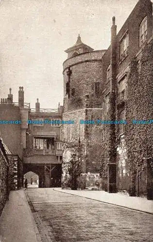 R095814 Tower of London. Blick entlang der Außenstation mit Blick nach vorne zum