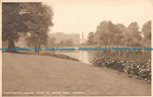 R095911 Buckingham Palace aus St. James Park. London. 1926