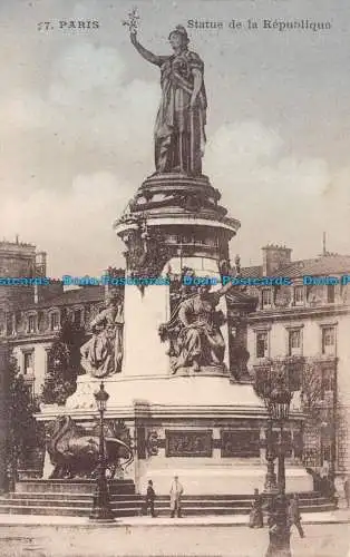 R102032 Paris. Statue de la Republique. Rue du Pre Saint Gervais