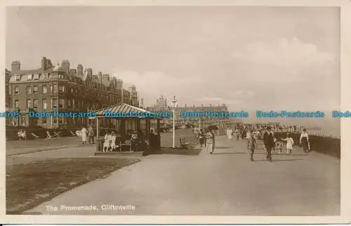 R106754 Die Promenade. Cliftonville. RP. 1935