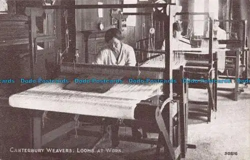 R107160 Canterbury Weavers. Webstühle bei der Arbeit. Photochrom