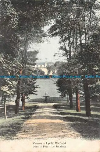 R110574 Vanves. Lycee Michelet. Dans le Parc. Le Jet d Eau. 1909