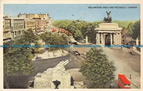 R111536 Wellington Arch und Piccadilly. London. 1955