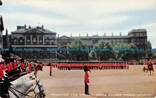 R117609 Trooping the Colour Guards Parade. London. Valentinstag. valesque