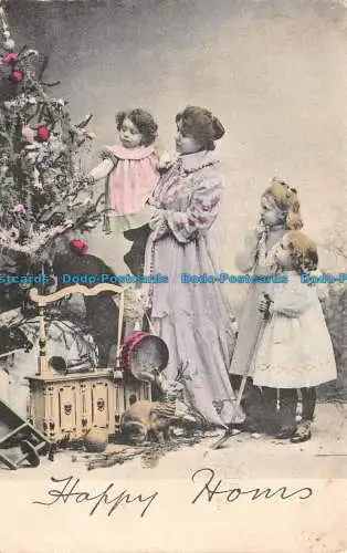 R117950 Happy Hours. Frau mit Kindern in der Nähe des Weihnachtsbaumes