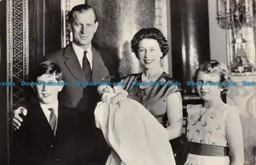 R119933 Die königliche Familie. Ihre Majestät Königin Elizabeth II. Seine Königliche Hoheit Prin