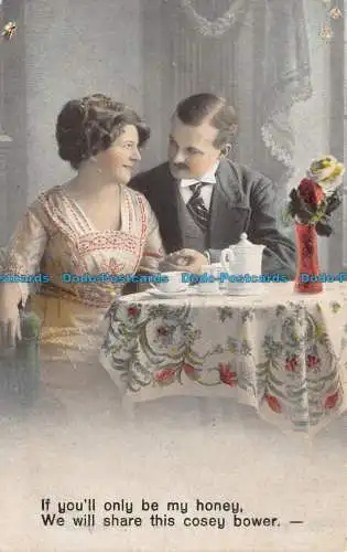 R123121 Alte Postkarte. Frau und Mann in Tischnähe