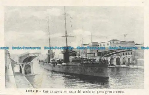 R124493 Taranto. Nave da Guerra nel Mezzo del Canale col Ponte Girevole Aperto