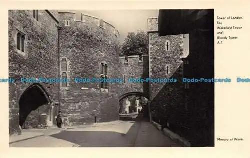 R124030 Tower of London. Der Wakefield Tower und der Bloody Tower. Arbeitsministerium