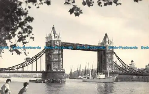 R125463 Tower Bridge. London. John Hinde