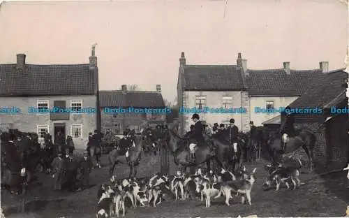 R125617 Alte Postkarte. Jagd mit Hund
