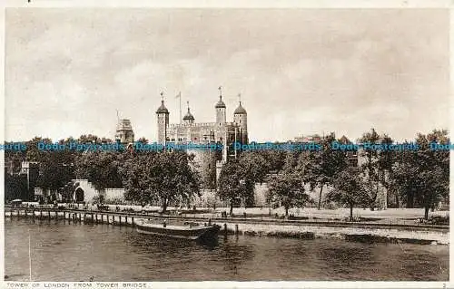 R125926 Tower of London von der Tower Bridge. Photochrom