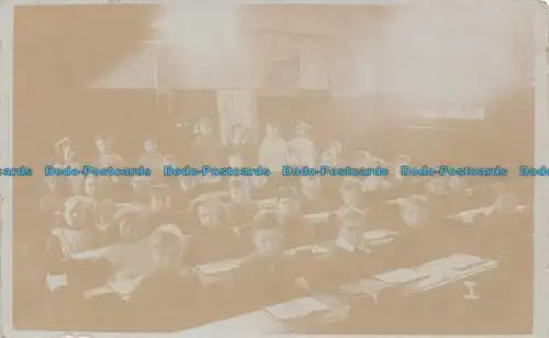R142097 Die Klasse. Alte Fotografie. Postkarte