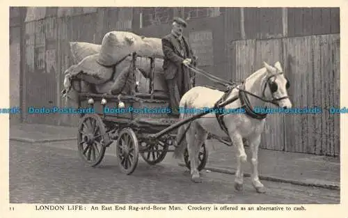 R140737 London Life. Ein East End Rag and Bone Man. Geschirr wird als Alt angeboten