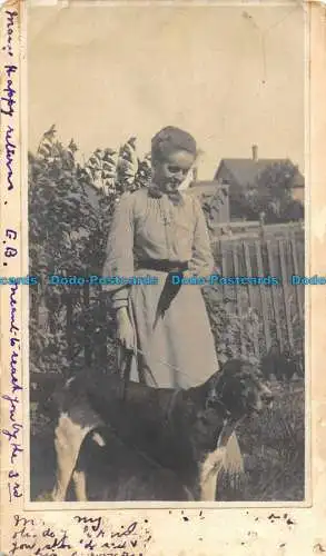 R164541 Alte Postkarte. Frau mit Hund. 1906