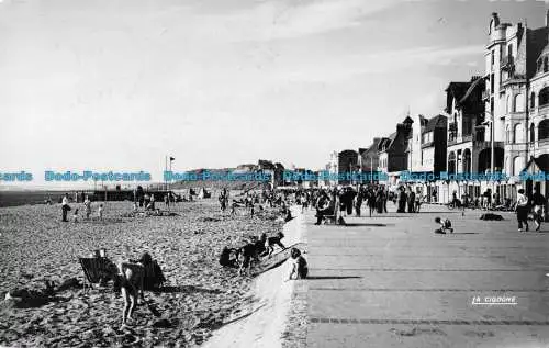 R166033 Wimereux. Pas de Calais. La plage et la digue. La Cigogne. 1954