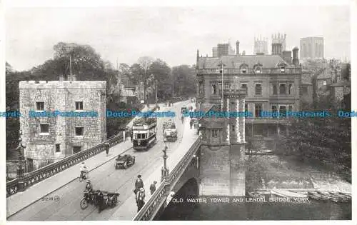 R657595 York. Alter Wasserturm und Lendalbrücke. Valentinstag. Silveresque
