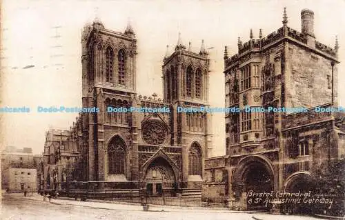 R182551 Bristol Cathedral und St. Augustines Gateway. H. B. und S. 1924