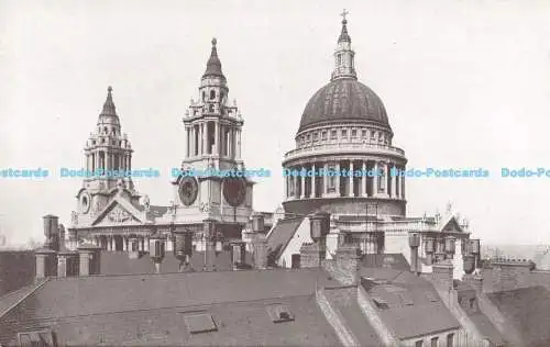 R182904 St. Pauls Cathedral. London. Die Kuppel und Türme aus dem S.W. mit dem