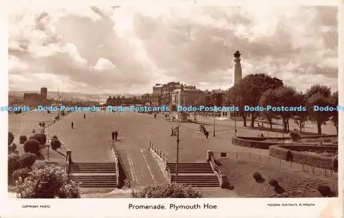 R190039 Promenade. Plymouth Hacke. Moderne Portraits. RP