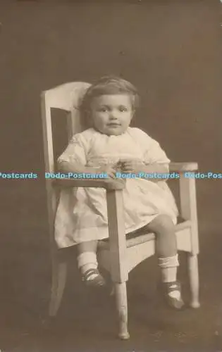 Alte Postkarte R190077. Kleines Baby Mädchen