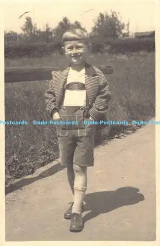 R190129 Junge. Alte Fotografie. Postkarte