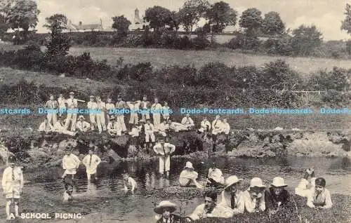 R190403 Schulpicknick. Mostyn House School. Parkgate. Cheshire