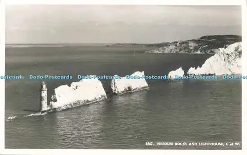 R687366 I. von W. Nadeln Felsen und Leuchtturm. Nahe. Echtfoto Postkarte. 1959