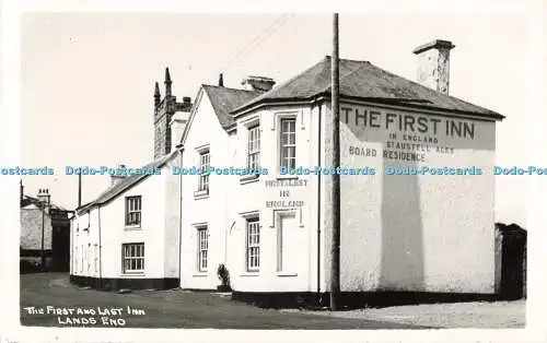 R687436 Lands End. Das erste und letzte Gasthaus. Johnston Sennen