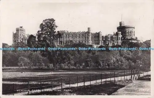 R694142 Windsor Castle von Home Park. Valentine and Sons Ltd. RP