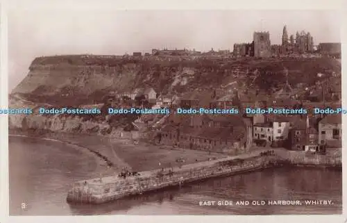 R694366 Whitby. East Side und Old Harbour. RP