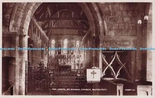 R694434 Bamburgh. Kirche St. Aidans. Der Chor. Valentinstag. Jas. McDougle and Son