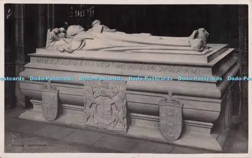 R694469 Windsor. Kapelle St. Georg. The Tomb of King George V. Official Photogra