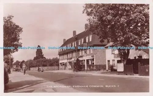 R696608 Bucks. Farnham Common. Der Broadway. RP. 1973