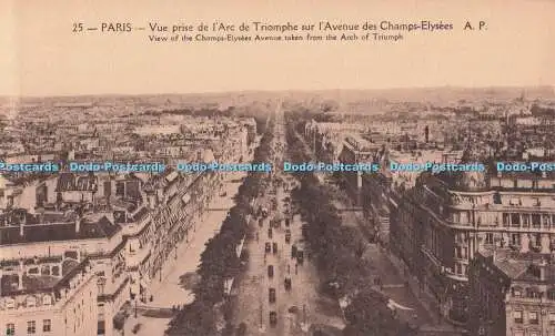 R704490 Paris. Blick auf die Champs Elysees Avenue vom Triumphbogen.