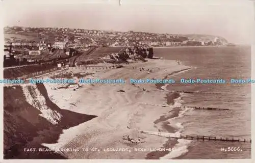 R698483 Bexhill on Sea. East Beach mit Blick auf St. Leonards. Valentinstag. RP