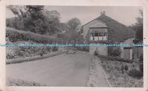 R703076 Unbekanntes Dorf. Blick ins Haus