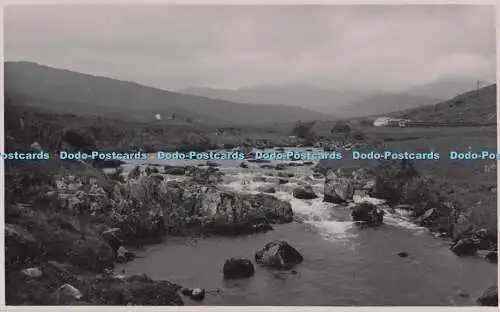 R700965 Mountain Stream läuft Snowdonia hinunter