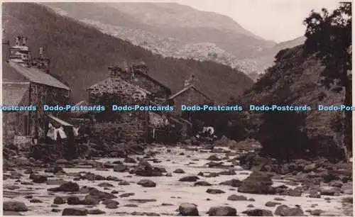 R700979 Beddgelert. Dorf. Fluss. Postkarte