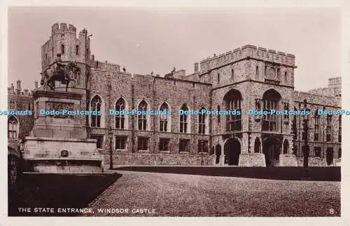 R698561 Windsor Castle. Der Staatseingang. RP