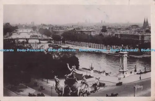 R698641 Paris. En Flanant. Ein Blick über die Seine. Yvon