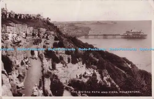 R698652 Folkestone. Der Zick-Zack-Weg und die Pfeiler. RP