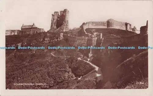 R703254 Scarborough Castle. RP. Postkarte