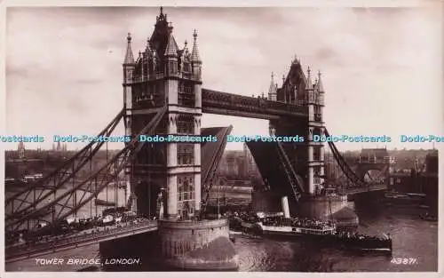 R698731 London. Tower Bridge. Valentinstag. RP