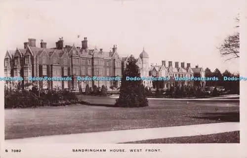 R701270 Sandringham House. Westfront. W. H. S. Kingsway Echtfotoserie