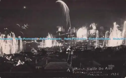 R701534 Funchal. Madeira. Feuerwerk bei Nacht. Postkarte