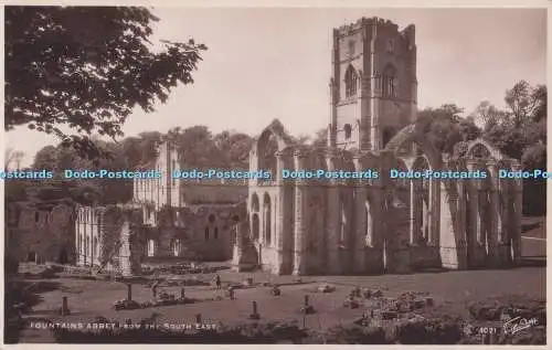 R701637 Fountains Abbey aus dem Südosten. Walter Scott. RP