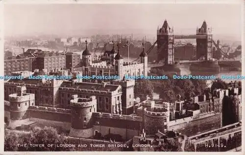 R703836 London. Der Tower of London und die Tower Bridge. Valentinstag. RP. 1953