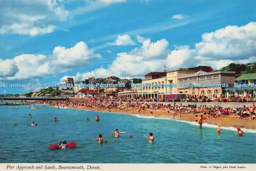 R705332 Dorset. Bournemouth. Pier-Anflug und Sand. John Hinde. Donner und Cl